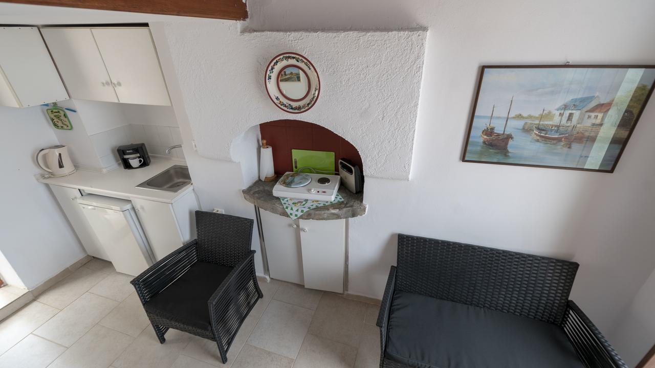 Roulas Apartments Chalki Town Zewnętrze zdjęcie
