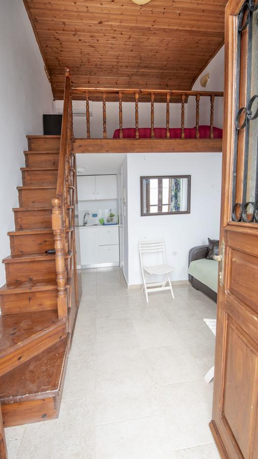 Roulas Apartments Chalki Town Zewnętrze zdjęcie