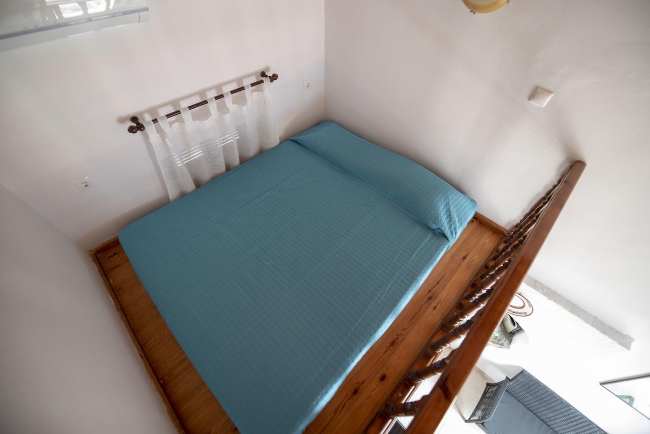 Roulas Apartments Chalki Town Zewnętrze zdjęcie